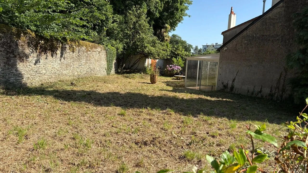 Débroussaillage de jardin à Sautron